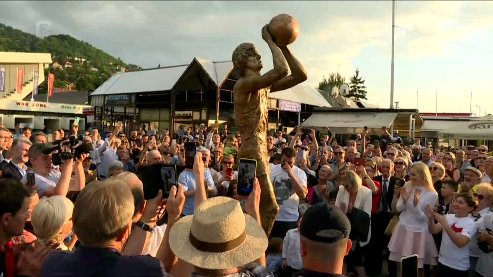Otkrivena statua Mirzi Delibašiću